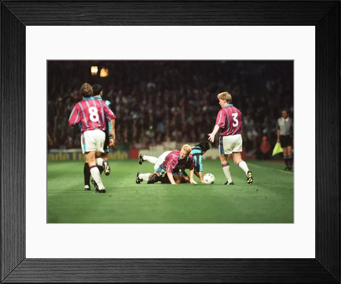 Framed Print : UEFA Cup match second leg, Aston Villa 1- 0 Inter Milan, held at Villa Park Framed Print : UEFA Cup match second leg, Aston Villa 1- 0 Inter Milan, held at Villa Park