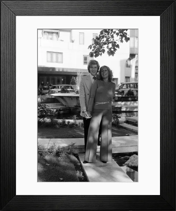 Framed Print : Actress Lynda Bellingham and producer Greg Smith announced today at the Dorchester Hotel Framed Print : Actress Lynda Bellingham and producer Greg Smith announced today at the Dorchester Hotel