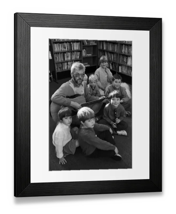 Framed Print : Teatime treat... musician and storyteller Bob Pegg entertains youngsters at Almondbury