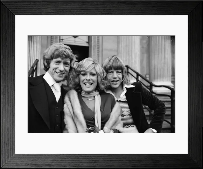 Framed Print : Greg Smith marries Lynda Bellingham, who is to star in his next film Framed Print : Greg Smith marries Lynda Bellingham, who is to star in his next film