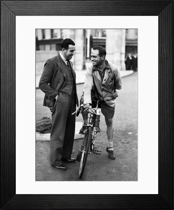 Framed Print : Everton footballer Dixie Dean talking with a cyclist in Liverpool. Circa 1936 Framed Print : Everton footballer Dixie Dean talking with a cyclist in Liverpool. Circa 1936
