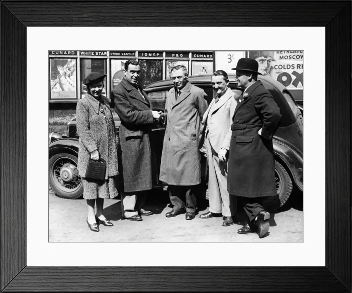 Framed Print : Everton footballer William Dixie'Dean with local dignitaries in Liverpool Framed Print : Everton footballer William Dixie'Dean with local dignitaries in Liverpool