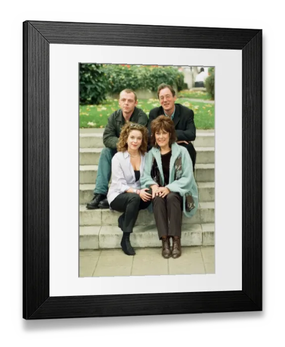 Framed Print : Simon Pegg, Jeff Rawle, Lynda Bellingham, Julia Sawalha attend a photocall for Framed Print : Simon Pegg, Jeff Rawle, Lynda Bellingham, Julia Sawalha attend a photocall for