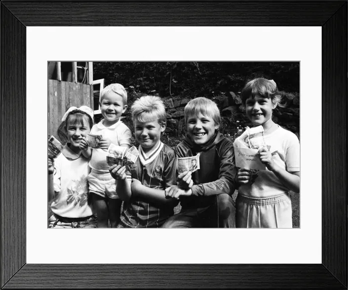 Framed Print : These fivers and tenners are destined for the bodyscanner coffers Framed Print : These fivers and tenners are destined for the bodyscanner coffers