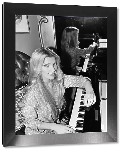 Lynsey de Paul pictured at her north London home. 16th January 1980