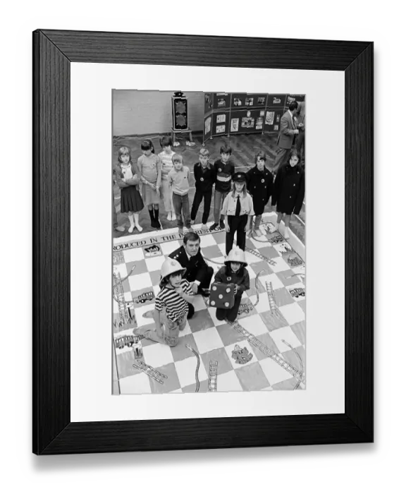 Framed Print : Children from Riverside School, Hebden Bridge, demonstrate the ups