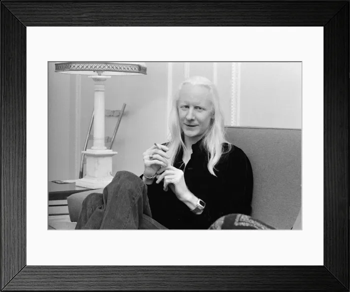 Framed Print : Guitarist Johnny Winter at the Mayfair Hotel. 25th October 1974 Framed Print : Guitarist Johnny Winter at the Mayfair Hotel. 25th October 1974