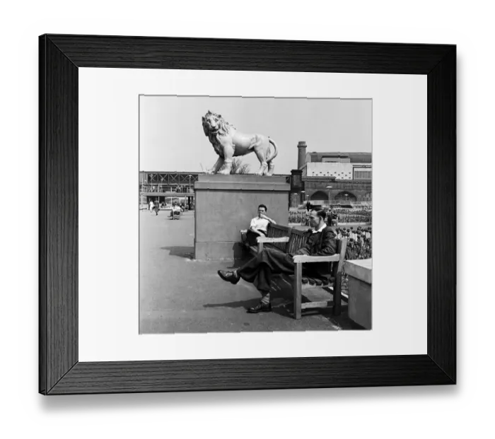 Framed Print : People taking their lunch break at Festival Southbank Gardens, London. 13th May 1954 Framed Print : People taking their lunch break at Festival Southbank Gardens, London. 13th May 1954