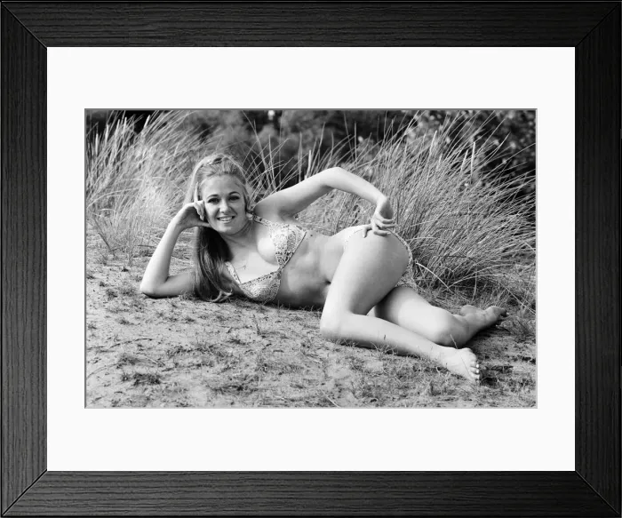Framed Print : Jane Bell, model aged 21 years old, from Liverpool, 30th July 1970