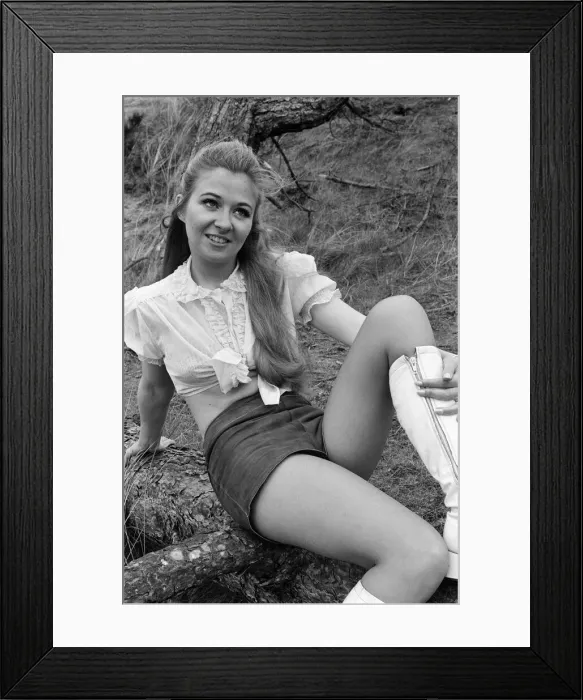 Framed Print : Jane Bell, model aged 22 years old, from Liverpool, 21st May 1971
