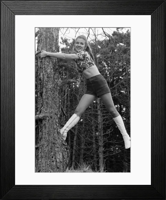 Framed Print : Jane Bell, model aged 22 years old, from Liverpool, 21st May 1971