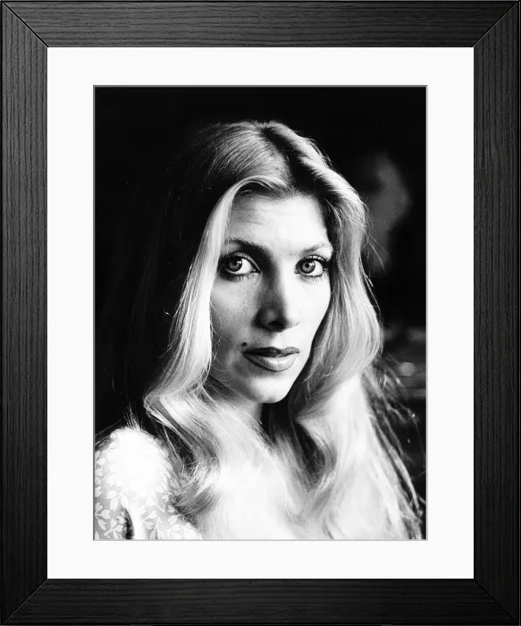Framed Print : Lynsey de Paul singer, 5th August 1983 Framed Print : Lynsey de Paul singer, 5th August 1983