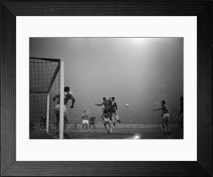 Framed Print : Chelsea 2-0 Workington, League Cup, Fifth Round Replay at Stamford Bridge Framed Print : Chelsea 2-0 Workington, League Cup, Fifth Round Replay at Stamford Bridge