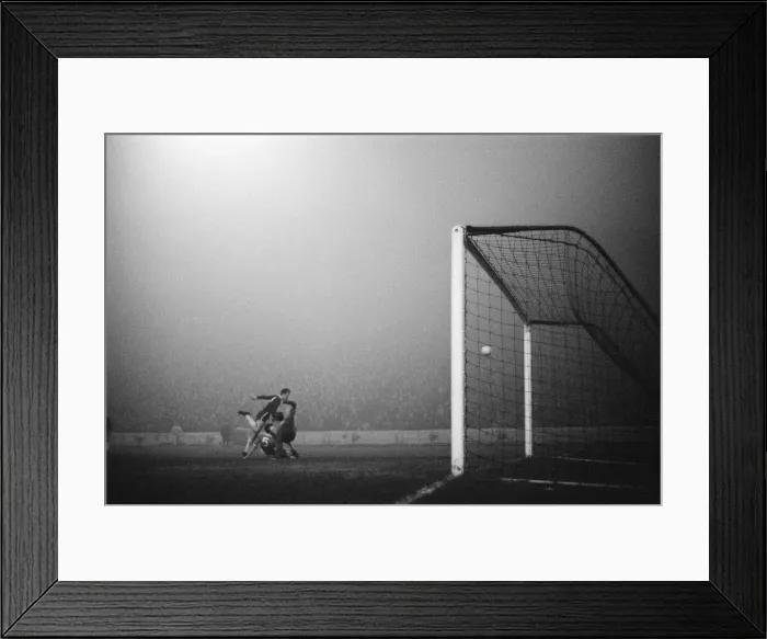 Framed Print : Chelsea 2-0 Workington, League Cup, Fifth Round Replay at Stamford Bridge Framed Print : Chelsea 2-0 Workington, League Cup, Fifth Round Replay at Stamford Bridge