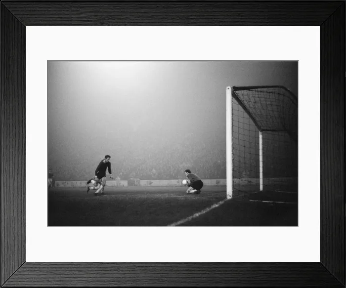 Framed Print : Chelsea 2-0 Workington, League Cup, Fifth Round Replay at Stamford Bridge Framed Print : Chelsea 2-0 Workington, League Cup, Fifth Round Replay at Stamford Bridge
