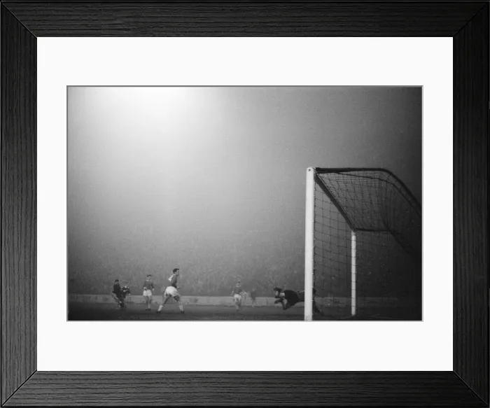 Framed Print : Chelsea 2-0 Workington, League Cup, Fifth Round Replay at Stamford Bridge Framed Print : Chelsea 2-0 Workington, League Cup, Fifth Round Replay at Stamford Bridge