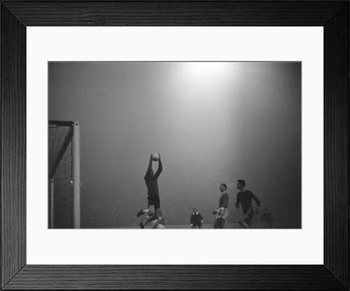 Framed Print : Chelsea 2-0 Workington, League Cup, Fifth Round Replay at Stamford Bridge Framed Print : Chelsea 2-0 Workington, League Cup, Fifth Round Replay at Stamford Bridge