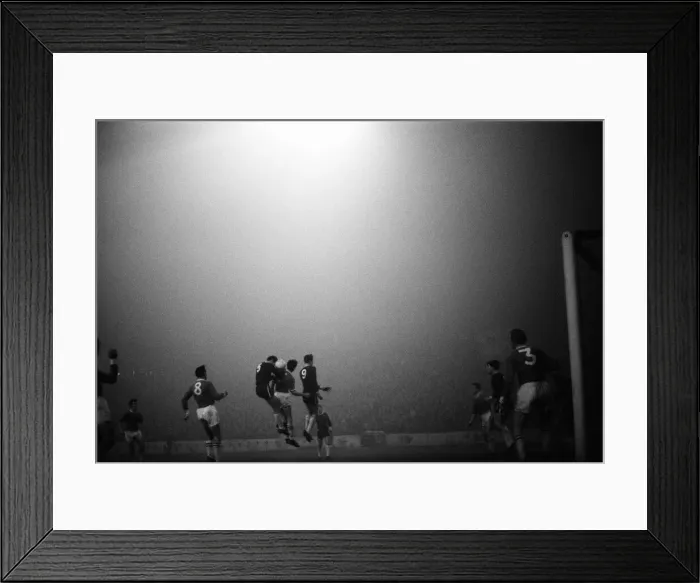 Framed Print : Chelsea 2-0 Workington, League Cup, Fifth Round Replay at Stamford Bridge Framed Print : Chelsea 2-0 Workington, League Cup, Fifth Round Replay at Stamford Bridge