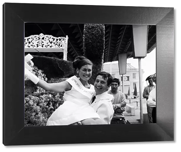 Lonnie Donegan carries Miss Shirley Knowles, Mrs Jersey Battle of Flowers 1967