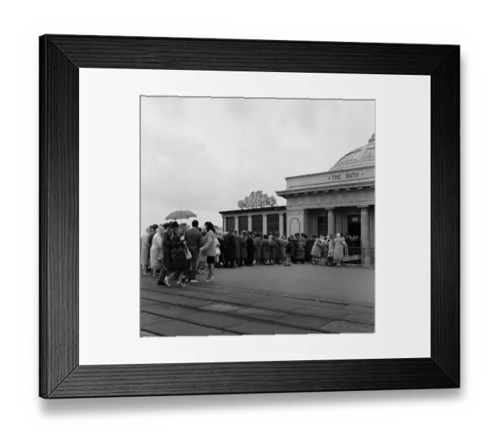 Framed Print : Holiday scenes in Blackpool, Lancashire. 5th August 1961