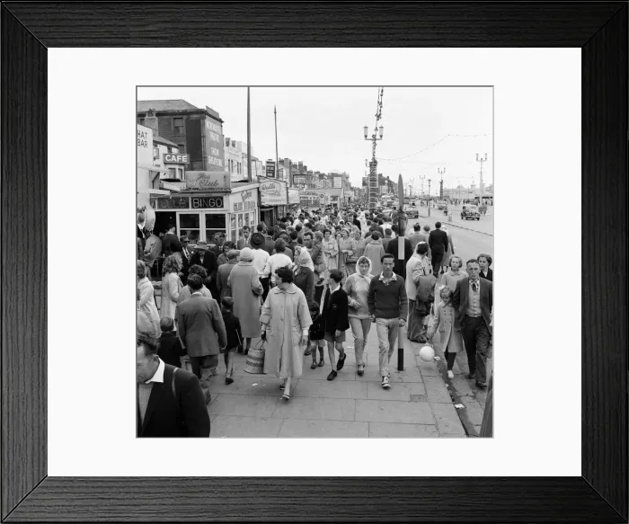Framed Print : Holiday scenes in Blackpool, Lancashire. 5th August 1961