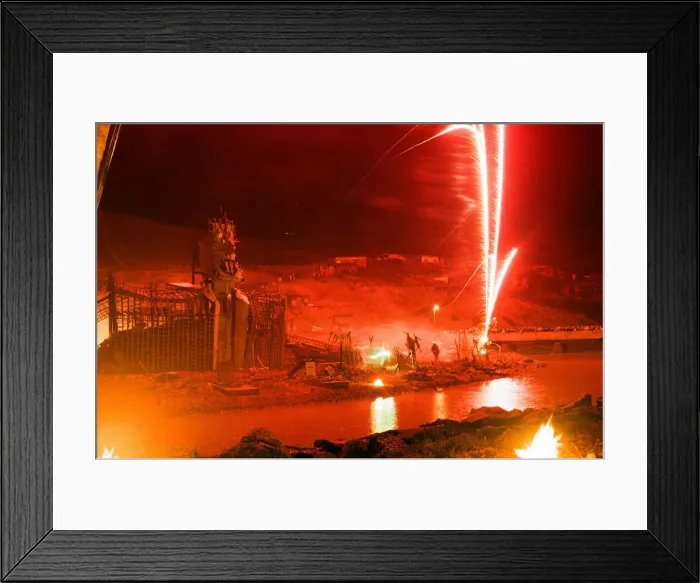 Framed Print : Bonfire Night, Skinningrove, North Yorkshire, England, Wednesday 5th November 1997 Framed Print : Bonfire Night, Skinningrove, North Yorkshire, England, Wednesday 5th November 1997