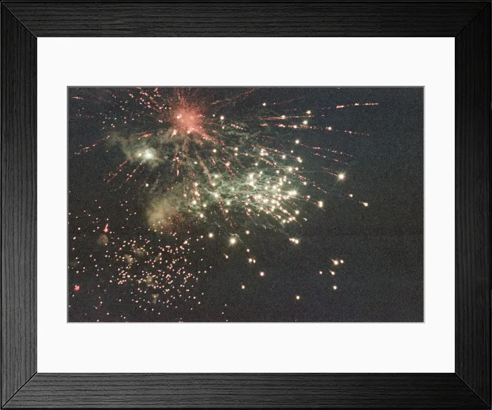 Framed Print : Bonfire Night, Skinningrove, North Yorkshire, England, Wednesday 5th November 1997 Framed Print : Bonfire Night, Skinningrove, North Yorkshire, England, Wednesday 5th November 1997