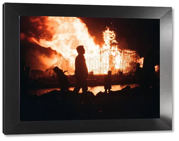 Bonfire Night, Skinningrove, North Yorkshire, England, Wednesday 5th November 1997