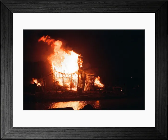 Framed Print : Bonfire Night, Skinningrove, North Yorkshire, England, Wednesday 5th November 1997 Framed Print : Bonfire Night, Skinningrove, North Yorkshire, England, Wednesday 5th November 1997