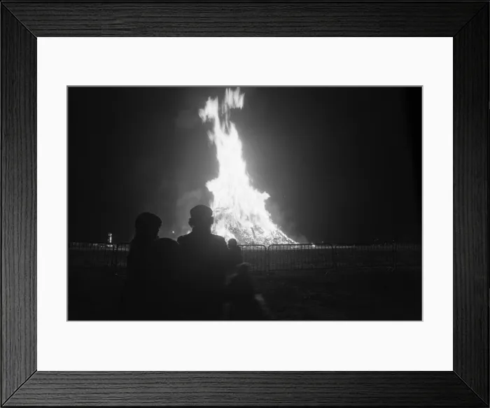 Framed Print : Bonfire at Pype Hayes park in Birmingham. 5th November 1981 Framed Print : Bonfire at Pype Hayes park in Birmingham. 5th November 1981