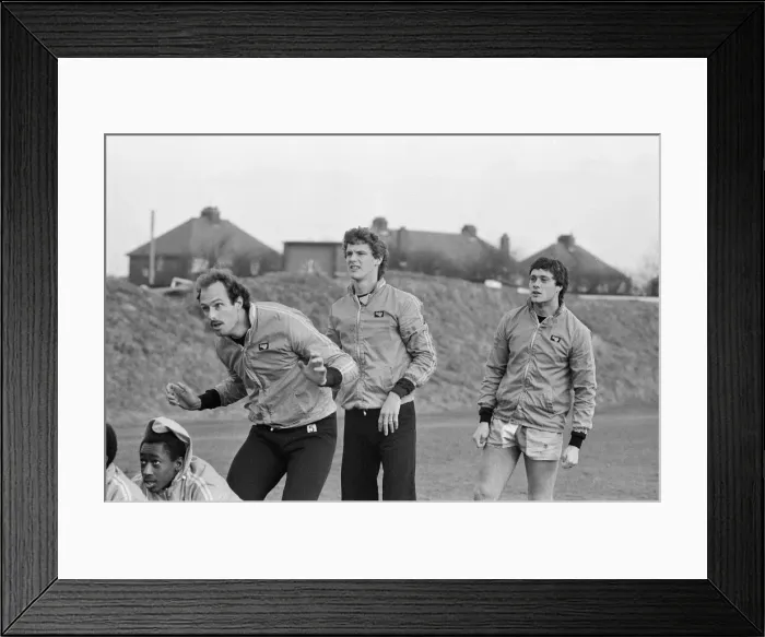 Framed Print : Coventry City Players, pictured during training session ahead of FA Cup Third Round match Framed Print : Coventry City Players, pictured during training session ahead of FA Cup Third Round match