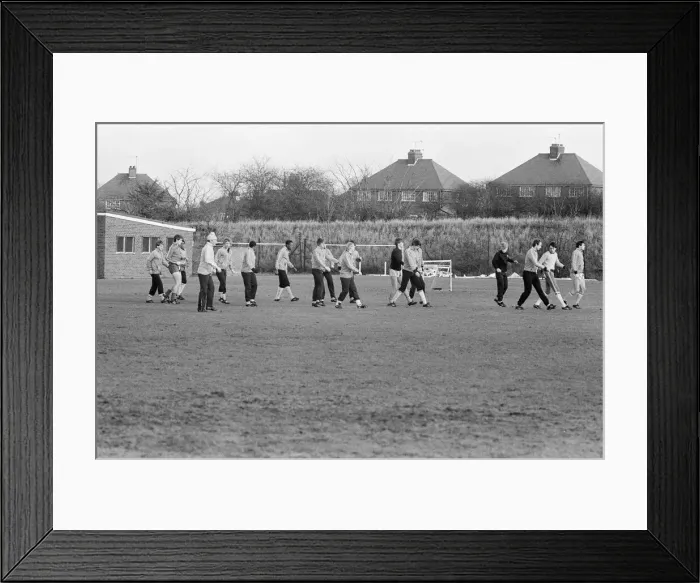 Framed Print : Coventry City Players, pictured during training session ahead of FA Cup Third Round match Framed Print : Coventry City Players, pictured during training session ahead of FA Cup Third Round match