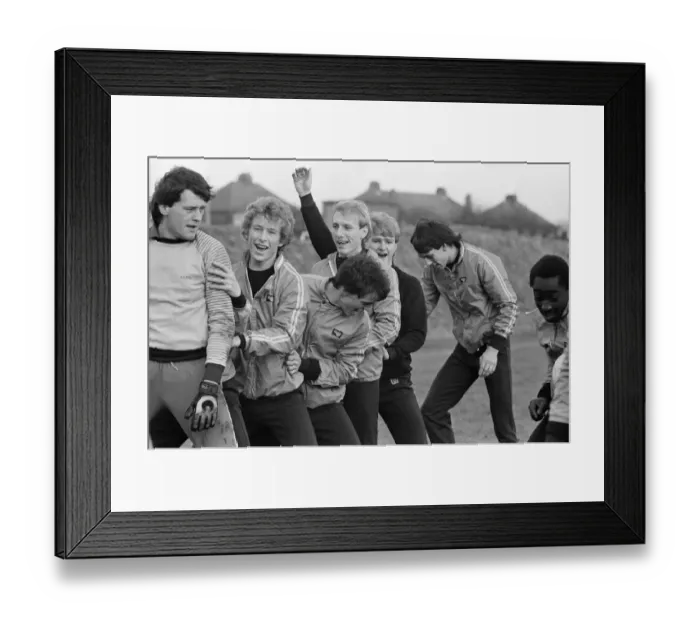 Framed Print : Coventry City Players, pictured during training session ahead of FA Cup Third Round match Framed Print : Coventry City Players, pictured during training session ahead of FA Cup Third Round match