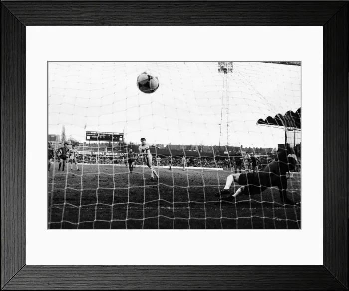 Framed Print : Coventry City 3-1 Worcester City, FA Cup Third Round match at Highfield Road Framed Print : Coventry City 3-1 Worcester City, FA Cup Third Round match at Highfield Road