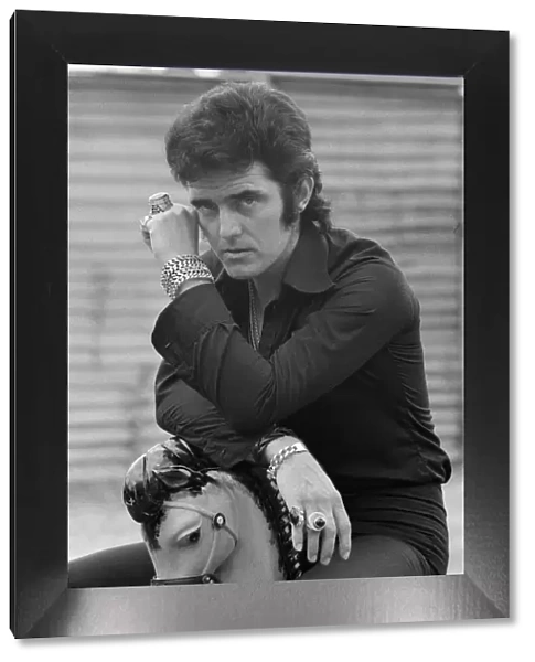 Pop singer Alvin Stardust at his new house in Stanmore. 7th July 1974
