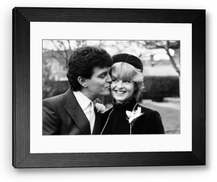 Framed Print : Pop singer Alvin Stardust marries actress Lisa Goddard and the registry office in Wood Framed Print : Pop singer Alvin Stardust marries actress Lisa Goddard and the registry office in Wood
