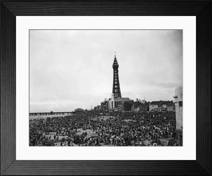 Framed Print : Holiday scenes in Blackpool, Lancashire. 21st August 1949 Framed Print : Holiday scenes in Blackpool, Lancashire. 21st August 1949