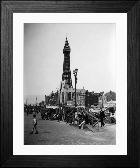 Framed Print : Holiday scenes in Blackpool, Lancashire. 21st August 1949 Framed Print : Holiday scenes in Blackpool, Lancashire. 21st August 1949