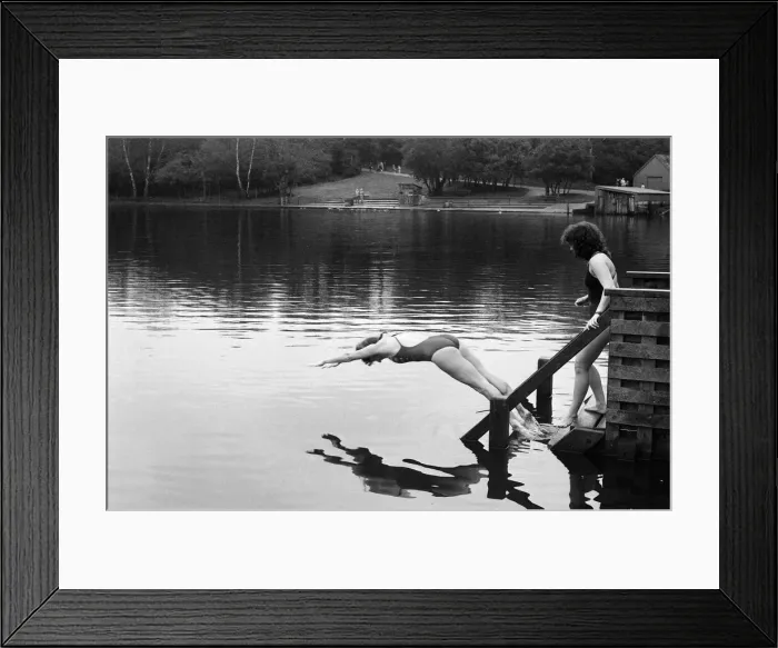 Framed Print : Christmas Day swimming in Birmingham. 25th December 1988 Framed Print : Christmas Day swimming in Birmingham. 25th December 1988