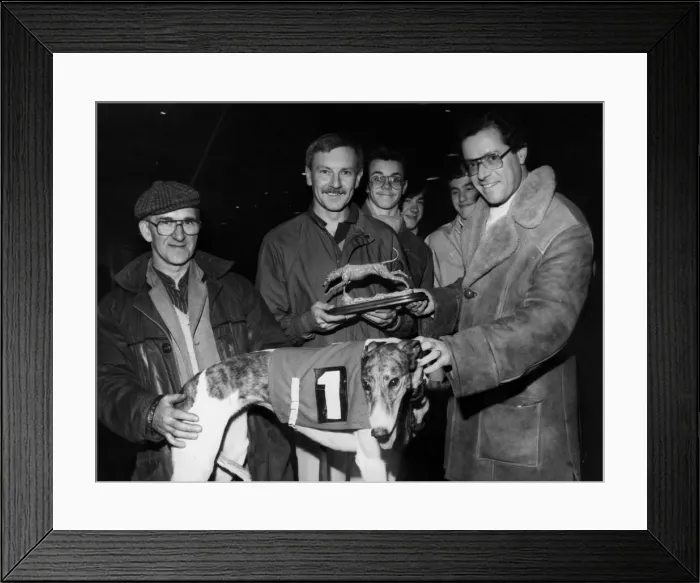 Framed Print : Mr R. L Woodworth of Stockton winning owner of White Bubbles