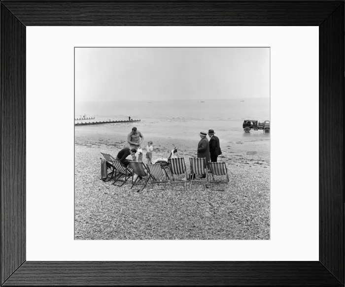 Framed Print : Holiday scenes in Bognor Regis, West Sussex. 6th June 1965