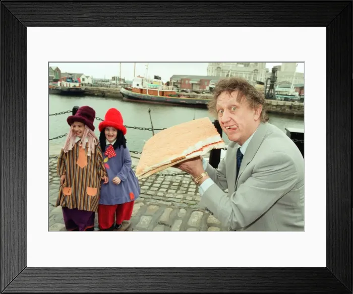 Framed Print : Ken Dodd launches the bring back the jam butty campaign