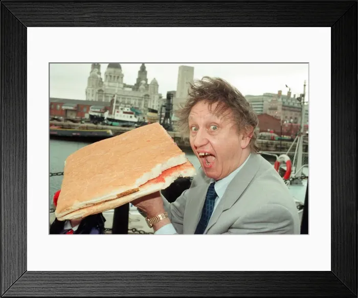 Framed Print : Ken Dodd launches the bring back the jam butty campaign at the Maritime Museum