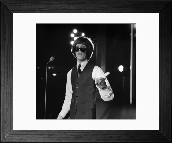 Framed Print : Robin Gibb, Singer, rehearsing on stage at the London Palladium ahead of his first solo
