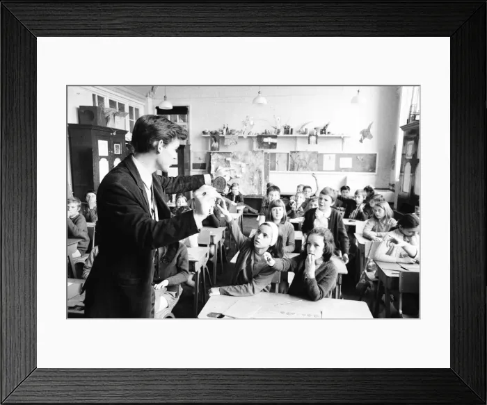 Framed Print : Forty French boys and girls aged between 9 - 11 from Boulogne are starting a Framed Print : Forty French boys and girls aged between 9 - 11 from Boulogne are starting a