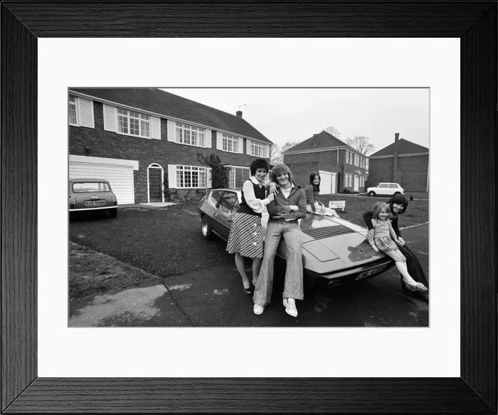 Framed Print : Max Quaterman, the 33 year old plasterers mate who earns up to £400 a week Framed Print : Max Quaterman, the 33 year old plasterers mate who earns up to £400 a week