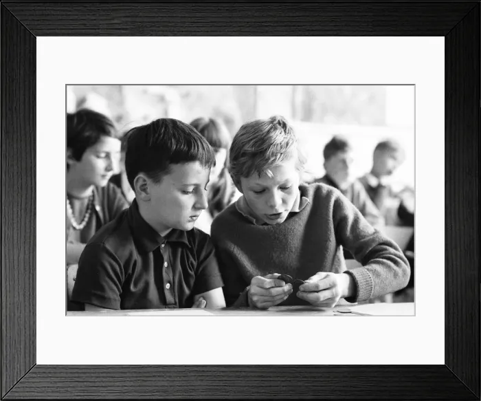 Framed Print : Forty French boys and girls aged between 9 - 11 from Boulogne are starting a Framed Print : Forty French boys and girls aged between 9 - 11 from Boulogne are starting a