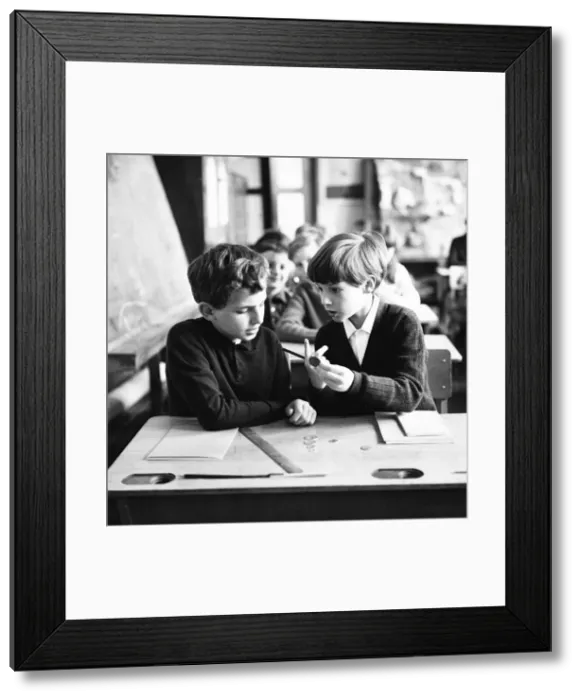 Framed Print : Forty French boys and girls aged between 9 - 11 from Boulogne are starting a Framed Print : Forty French boys and girls aged between 9 - 11 from Boulogne are starting a
