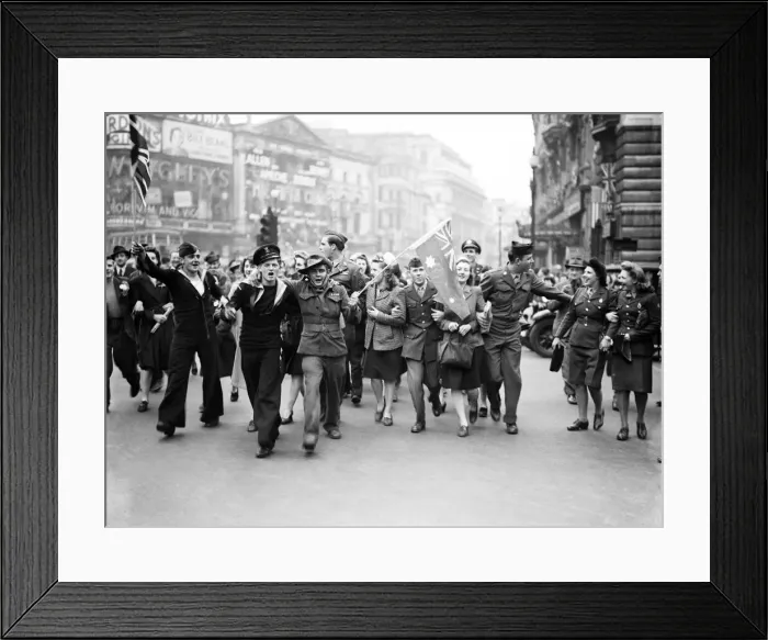 Framed Print : VE Day celebrations in London at the end of the Second World War Framed Print : VE Day celebrations in London at the end of the Second World War