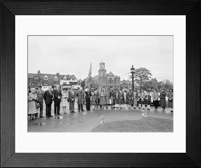 Framed Print : Remembrance Service at the Cenotaph, Middlesbrough, 8th November 1979 Framed Print : Remembrance Service at the Cenotaph, Middlesbrough, 8th November 1979